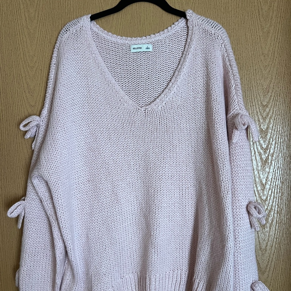 Hollister Light Pink V-Neck Sweater with Bow Accents